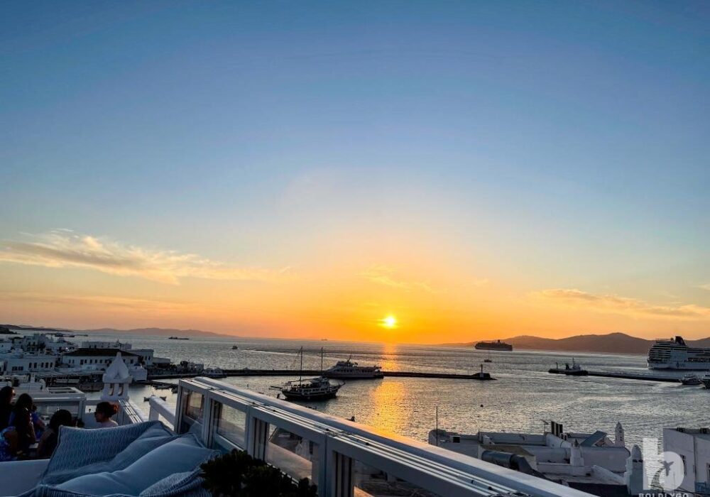 What to Do with 2 Days in Mykonos: Beach Clubs, Rooftop Sunsets & Greek Nights