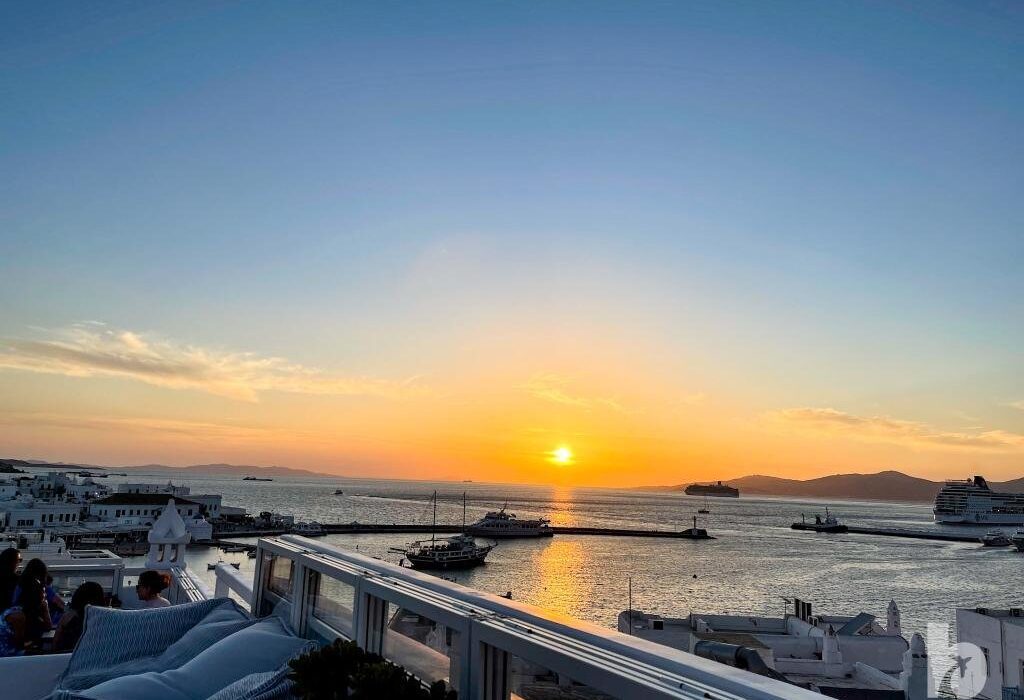 What to Do with 2 Days in Mykonos: Beach Clubs, Rooftop Sunsets & Greek Nights