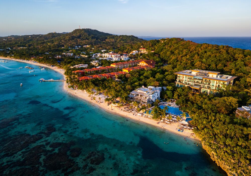 The Best Resorts in Roatan That You Can Book with Points