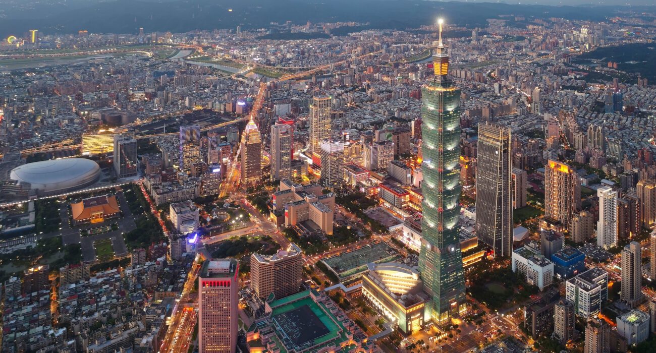 💼 Fly Business Class from Phoenix to Taipei for Just 61K Points (New Route Deal!)
