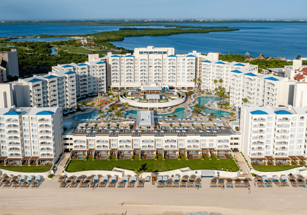 Hilton Cancun Mar Caribe Review (2026): What to Expect Before You Book