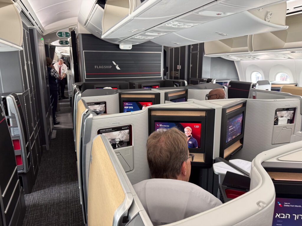 American Airlines 787-9 business class cabin with flagship suites and seat layout